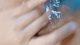 Sexy Pinay Nag Sarili Habang Naliligo