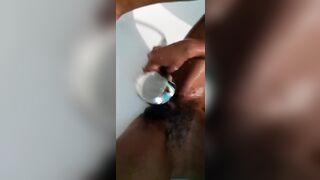 Close up Ebony play with her pussy in the bath until squirt - 4 image