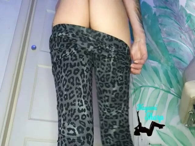 Cumming in my tight leggings at squirting.world tube pic