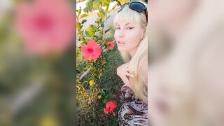 Public squirt in cafe, pretty milf - 3 image