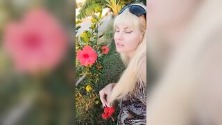 Public squirt in cafe, pretty milf - 4 image