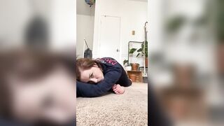 Pussy play and yoga pants - 7 image