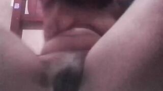 Me pongo muy cachonda y me comienzo a masturbar - 9 image