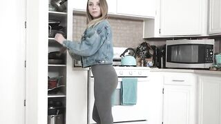 amateur blowjob stepsis squirts on bro's huge cock deepthroa