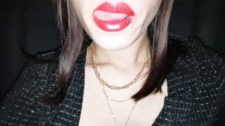 Mi faccio scopare nella figa da uno sconosciuto ma quando mi rompe il culo urlo dal dolore