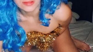 Horny Malvina masturbates until she squirts - 1 image