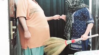 Desi Beautifull Maid Fucked And Sucked By Owner Hindi Talk - 4 image