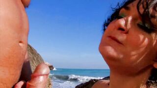 4K anal beach with horny squirting - 5 image