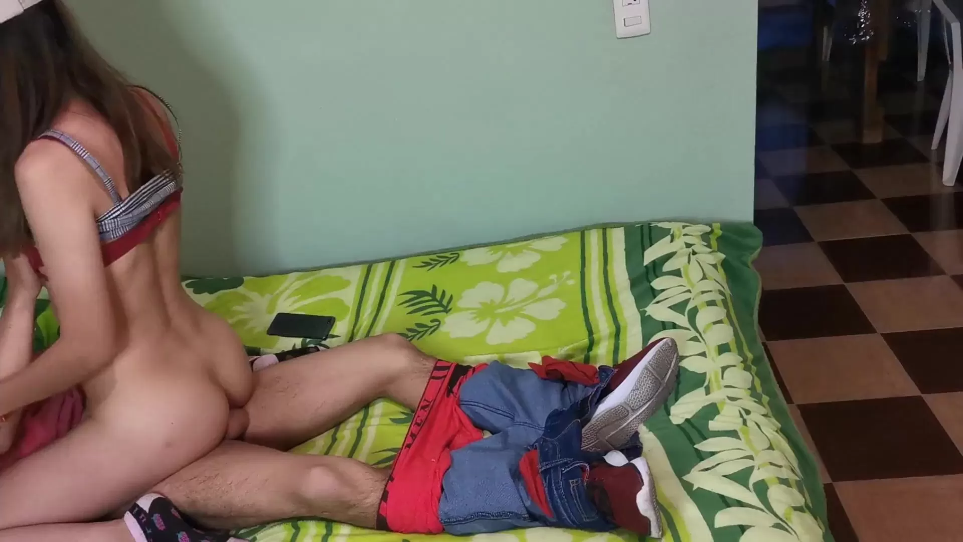 Le encanta que la graben teniendo sexo con su Mejor amigo watch online