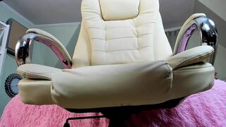 Close up pussy wank and powerful squirt