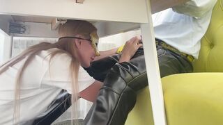 Cumming on the Hair. A beautiful bitch sucks a big dick under the table with gusto - 3 image