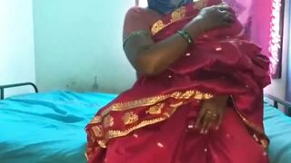Indian Desi Bhabhi Solo Sex - Mature Desi bhabhi - 1 image