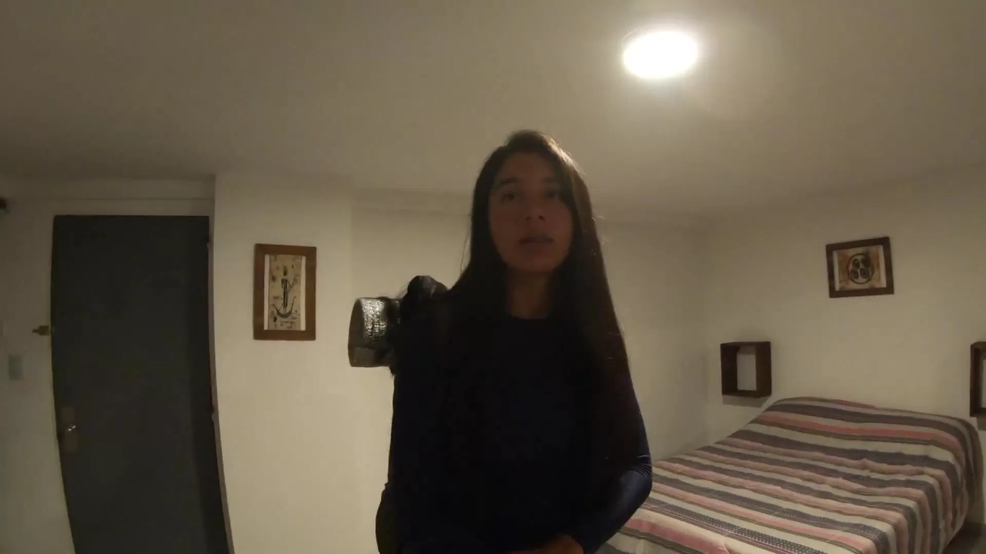 Esta joven mochilera en Bariloche necesita TU ayuda watch online