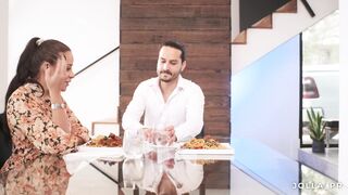 My therapist invited me to her house for a romantic dinner date - 4 image