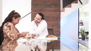 My therapist invited me to her house for a romantic dinner date - 5 image