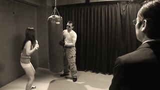 Asiatin 21 Jahre bekommt harten Sex uns spritzt ab - 2 image