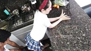 COLEGIALA MUY ZORRA SE DEJA TOCAR DE SU VECINO - VIDEO CASERO - 2 image