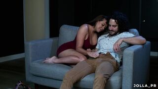 Echamos un polvo en el cine sin que la empleada se diera cuenta - 1 image