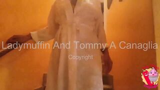 He fucks her in the house - 4 image