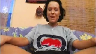 Hat sie wirklich mitten iomzimmer gepisst? Der typ steht auf versaute teens! Reto, German amateur, german teen - 3 image