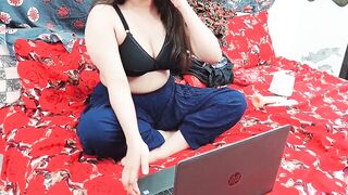 Pakistani Mom Watching Porn On Laptop And Masturbating With Dildo In Ass N Pussy With Loud Moaning - 4 image