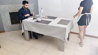 Waitress with creamy pussy gets an internal cumshot under the restaurant table