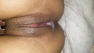 Fucking my inexperienced girlfriend without a condom, I end up in her little wet pussy (Creampie). I make her squirt while we fuck and record ourselves for XVIDEOS RED - 1 image