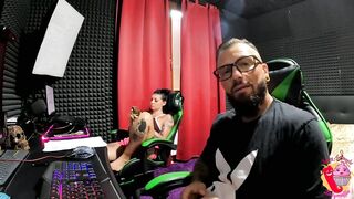 Tommy A Canaglia la scopa a pecora mentre la vacca mangia l'uva (Sborrata in Bocca finale) - 3 image