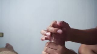Paja bien lubricada termina en squirt masculino. - 6 image