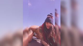 SQUIRT - ME MASTURBEI COM UM BRINQUEDO DE VIDRO EM CIMA DAS MONTANHAS - 2 image