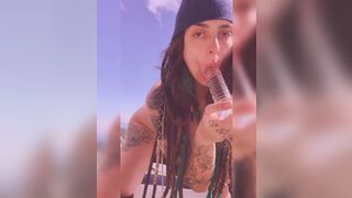 SQUIRT - ME MASTURBEI COM UM BRINQUEDO DE VIDRO EM CIMA DAS MONTANHAS - 4 image