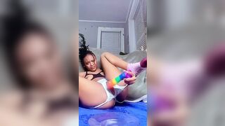 Perky titty babe squirt on a plate and serves it