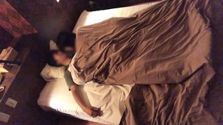 She crawls under the covers and sucks out her boyfriend's cock. - 1 image