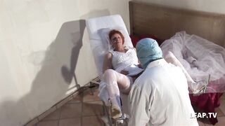 Squirt Amateur hairy french granny bride banged with anal fisted and banana insertion - 4 image