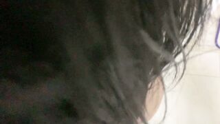 ESPIANDO A MI MADRASTRA MIENTRAS PRERARA LA CENA - 2 image