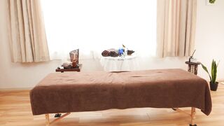 Saki Oishi, A Big Boobs Chiropractic Clinic That Makes Go Crazy With Her Exquisite Breast Massage - 4 image