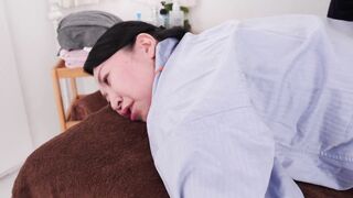 A Big Boobs Chiropractic Clinic That Makes Aunts Go Crazy With Her Exquisite Breast Massage Yuko Ashikawa - 7 image