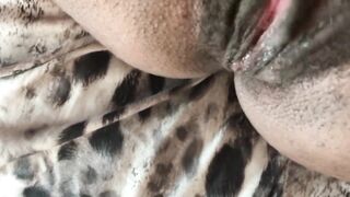 EXTREME CLOSEUP  SQUIRTING - 3 image