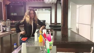 pompino in un bar al mio capo per un aumento di stipendio - 3 image