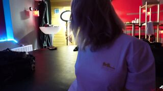 Behind the scene with Wet Kelly - Masturbating while watching actors playing