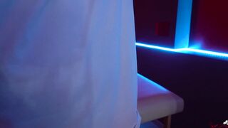 Behind the scene with Wet Kelly - Masturbating while watching actors playing - 8 image