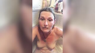 Rachel Wriggler takes the edge off after explaining how mega hot baths make her stupidly horny whilst in a mega hot bath - 3 image