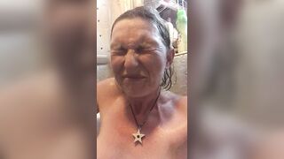 Rachel Wriggler takes the edge off after explaining how mega hot baths make her stupidly horny whilst in a mega hot bath - 9 image