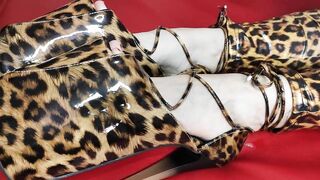 goddess in latex corset fuck all her holes and squirt - 6 image