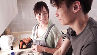 Even though I had a girlfriend for the first time... I lost my virginity to my girlfriend's mother Yu Kawakami - 4 image