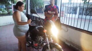 1 PARTE FOLLO CON EL MECANICO PORQUE NO TENGO COBN QUE PAGARLE LA ARREGLADA DE LA MOTO - 4 image