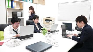 Overtime sex creampie office with an old woman boss Yu Shinoda - 2 image