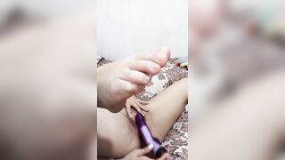 Colombian whore masturbates with her dildo until  cums