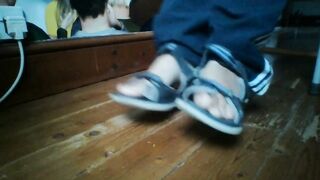 shoeplay in flip flops - 2 image