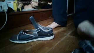 shoeplay in flip flops - 8 image